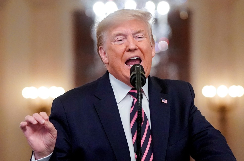 Donald Trump, então presidente dos EUA, faz declarações à imprensa após ser absolvido em seu primeiro processo de impeachment, em fevereiro de 2020
